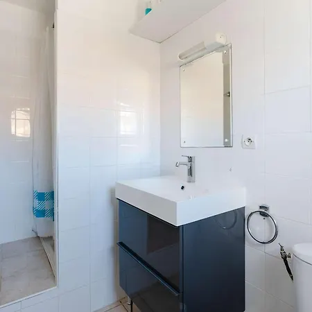 Pavillon Confortable Avec Piscine, Terrasse Et Parking Prive - Fr-1-409-220 Villa