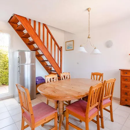 Pavillon Confortable Avec Piscine, Terrasse Et Parking Prive - Fr-1-409-220 *